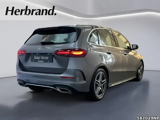 Mercedes-Benz B 180