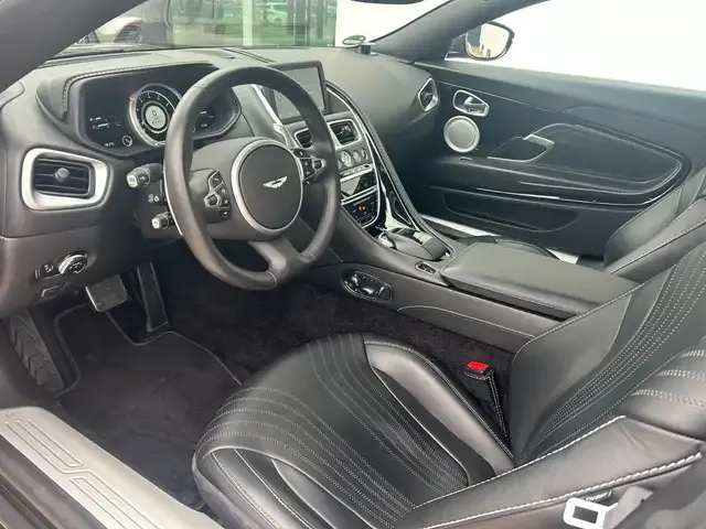 Aston Martin DB11