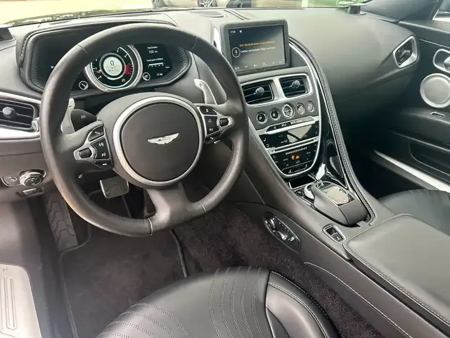 Aston Martin DB11