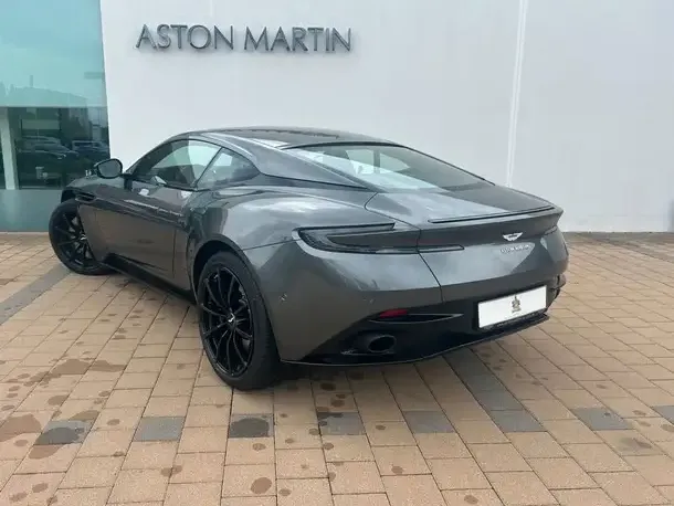 Aston Martin DB11