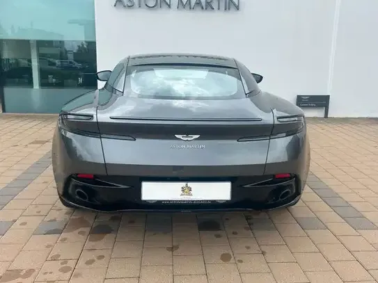 Aston Martin DB11