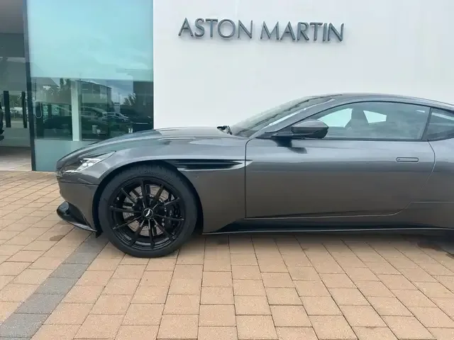 Aston Martin DB11