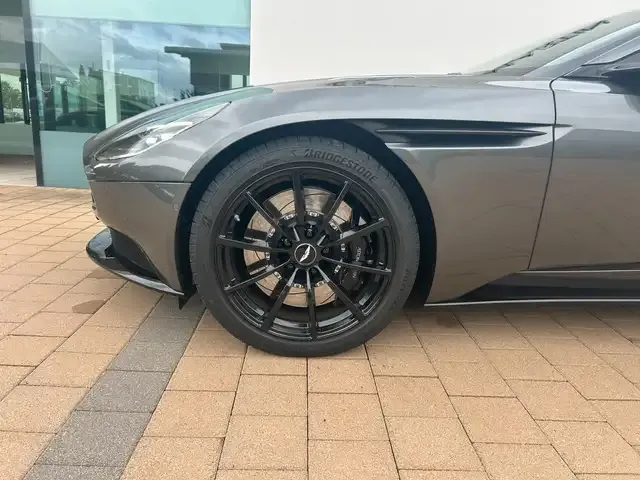 Aston Martin DB11