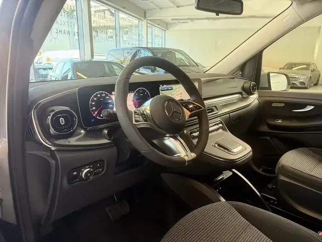 Mercedes-Benz V 220