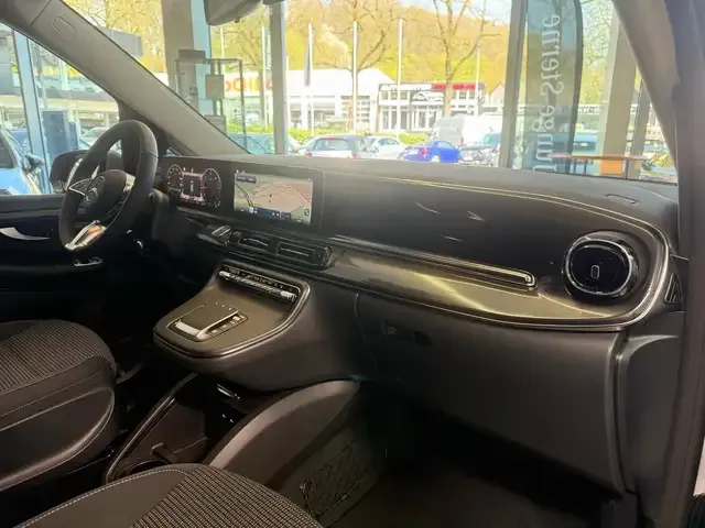 Mercedes-Benz V 220