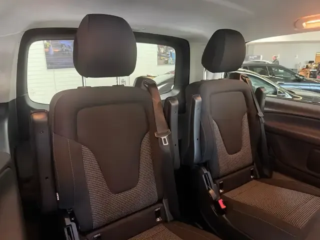 Mercedes-Benz V 220