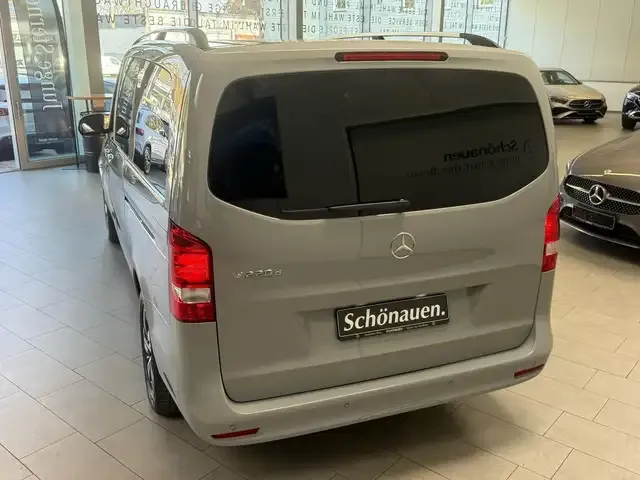 Mercedes-Benz V 220