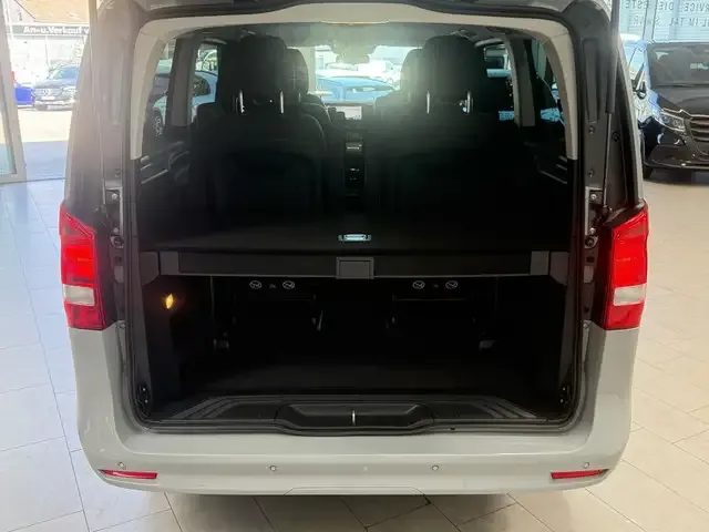 Mercedes-Benz V 220