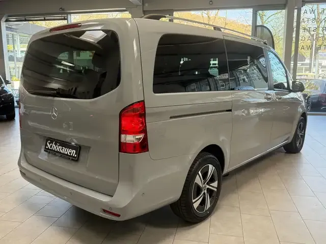 Mercedes-Benz V 220