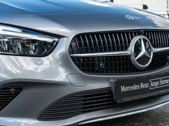 Mercedes-Benz B 180