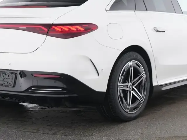 Mercedes-Benz EQE 300