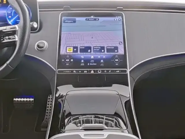 Mercedes-Benz EQE 300