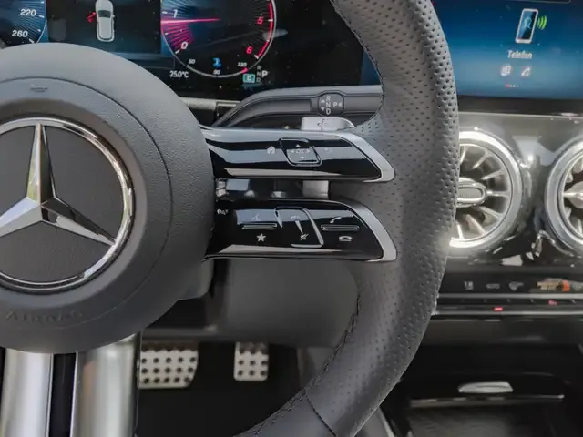 Mercedes-Benz GLA 220