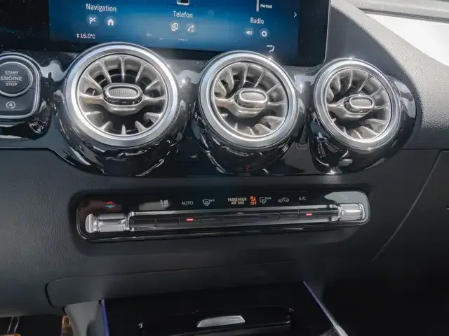 Mercedes-Benz GLA 220