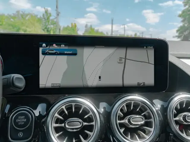 Mercedes-Benz GLA 220