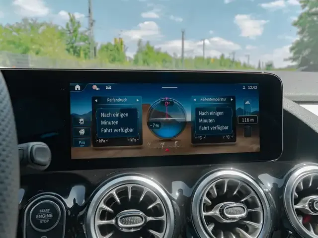 Mercedes-Benz GLA 220