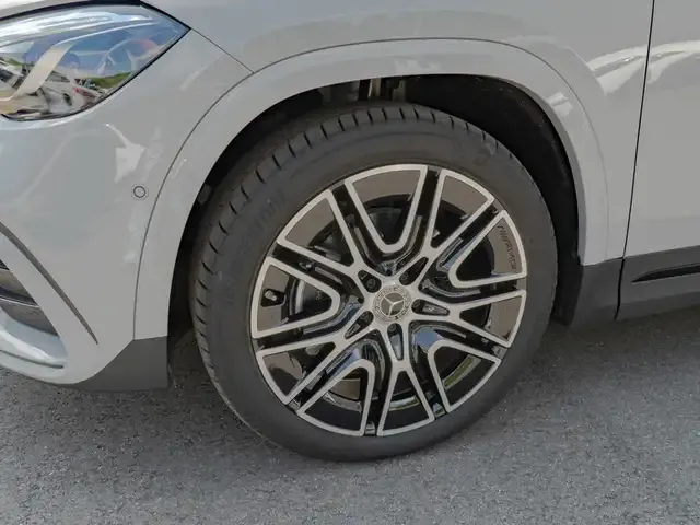 Mercedes-Benz GLA 220