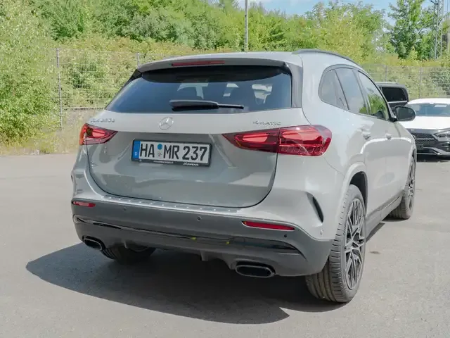 Mercedes-Benz GLA 220