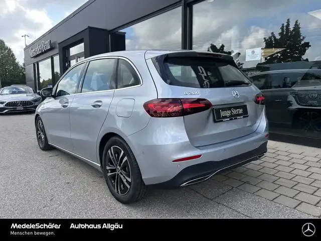 Mercedes-Benz B 200