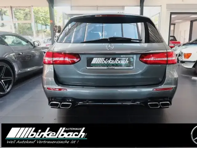 Mercedes-Benz E 63 AMG