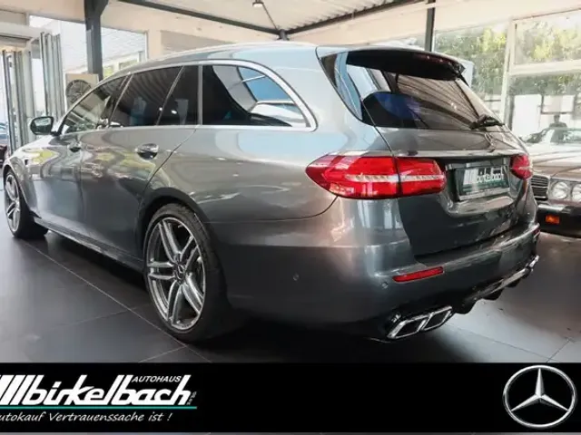 Mercedes-Benz E 63 AMG