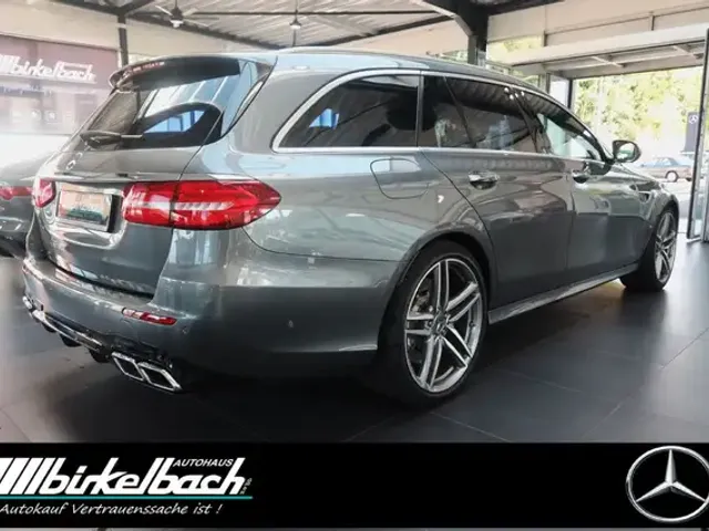 Mercedes-Benz E 63 AMG