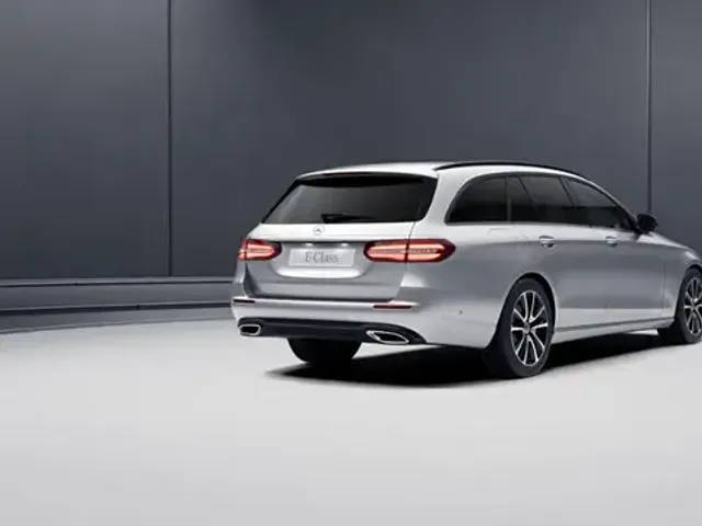 Mercedes-Benz E 200