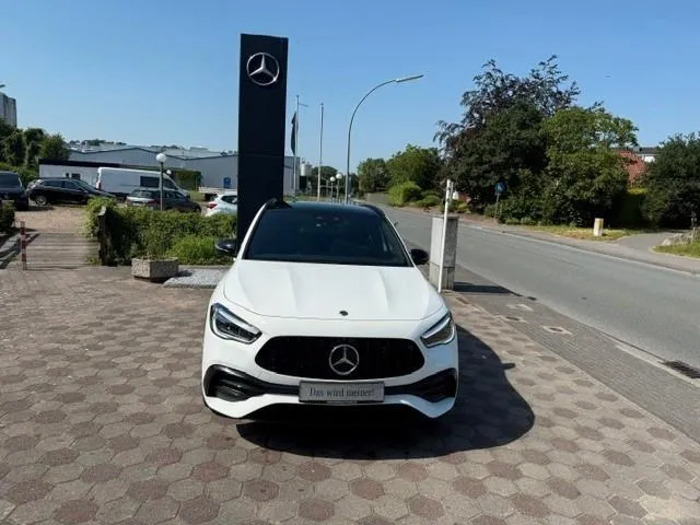 Mercedes-Benz GLA 200