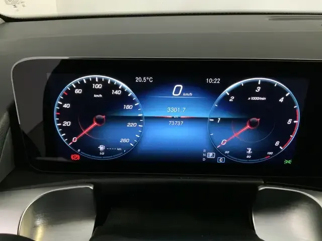 Mercedes-Benz GLB 220