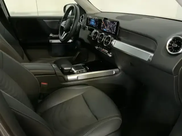 Mercedes-Benz GLB 220