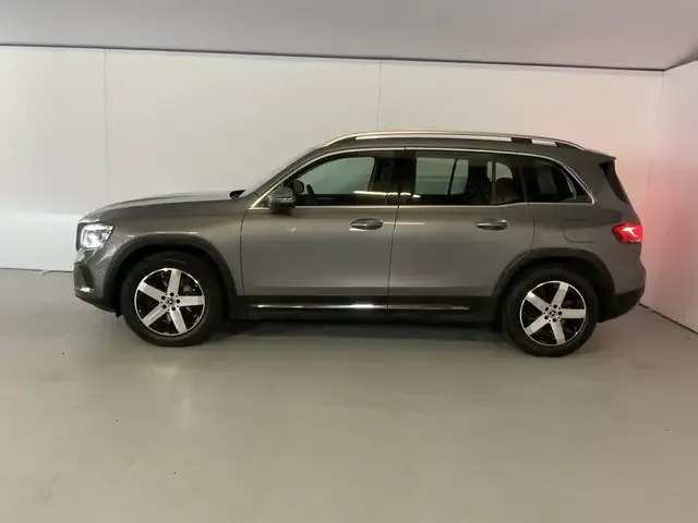 Mercedes-Benz GLB 220