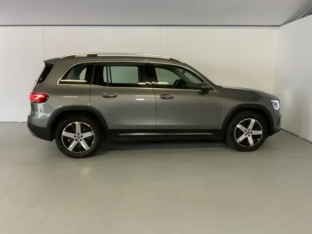 Mercedes-Benz GLB 220