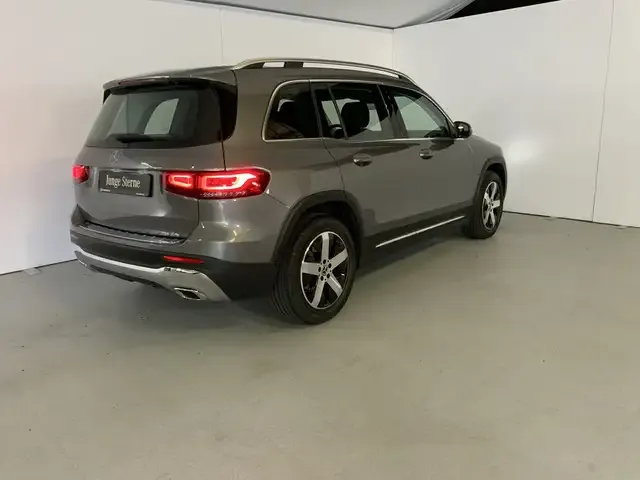 Mercedes-Benz GLB 220