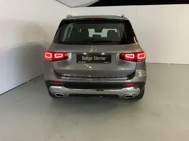 Mercedes-Benz GLB 220