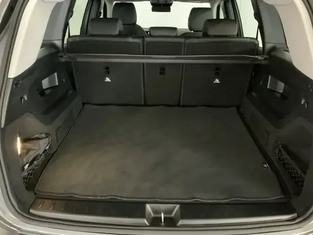 Mercedes-Benz GLB 220