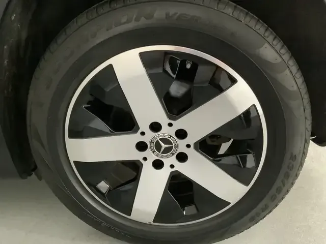 Mercedes-Benz GLB 220