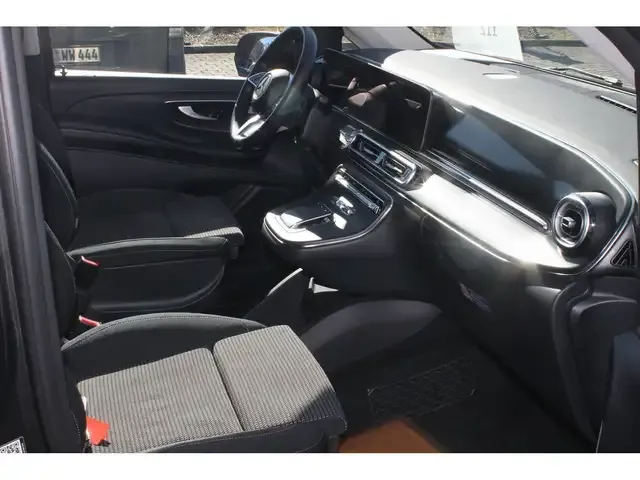 Mercedes-Benz V 220