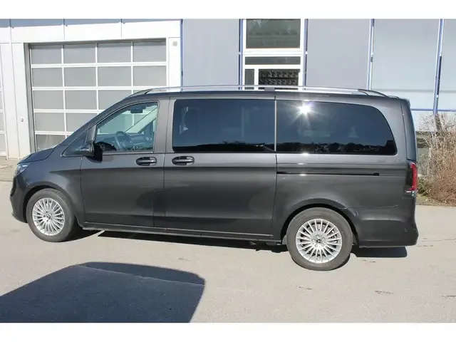 Mercedes-Benz V 220
