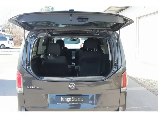 Mercedes-Benz V 220