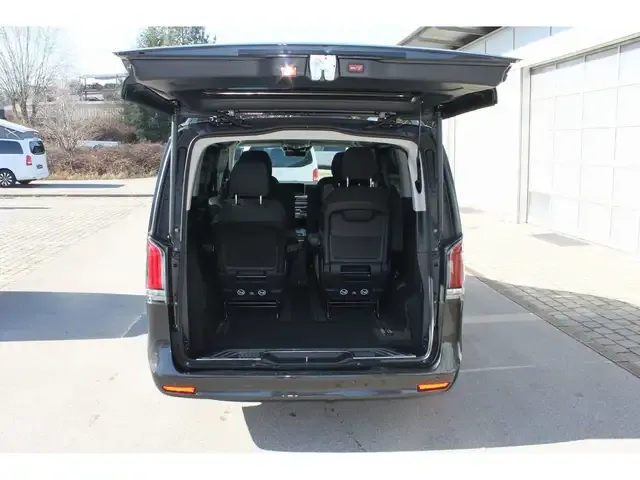 Mercedes-Benz V 220
