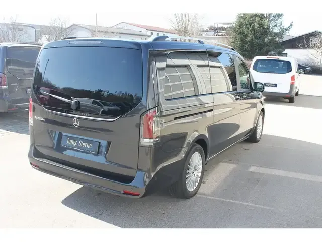 Mercedes-Benz V 220