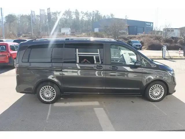Mercedes-Benz V 220