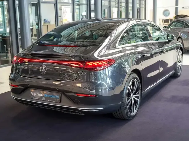 Mercedes-Benz EQE 300