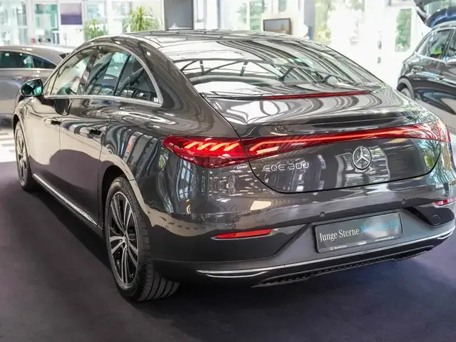Mercedes-Benz EQE 300