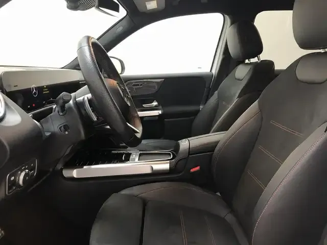 Mercedes-Benz GLB 220