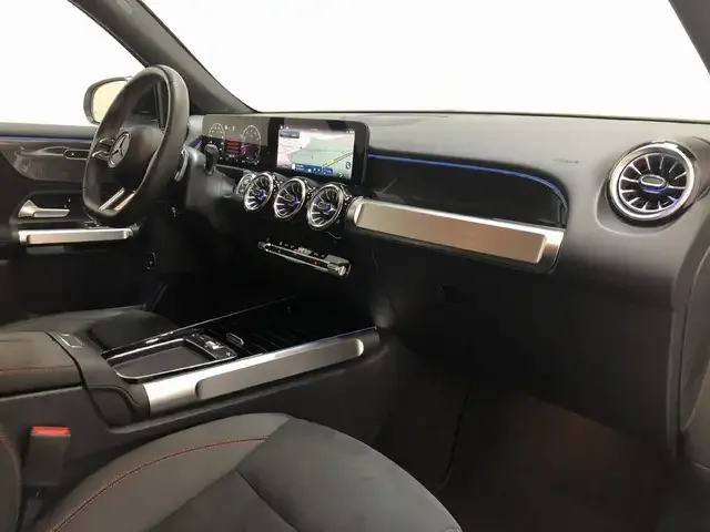 Mercedes-Benz GLB 220