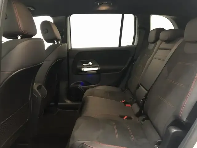 Mercedes-Benz GLB 220