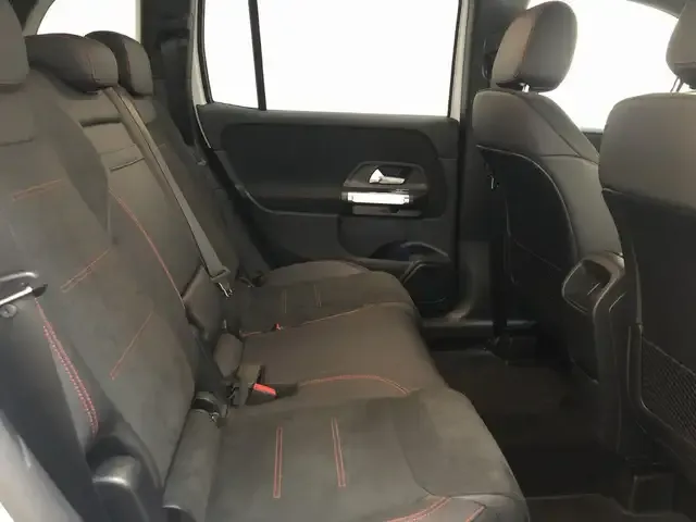 Mercedes-Benz GLB 220