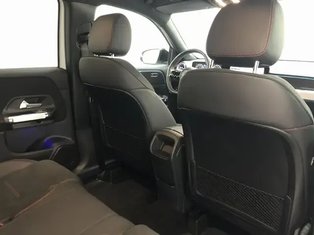 Mercedes-Benz GLB 220