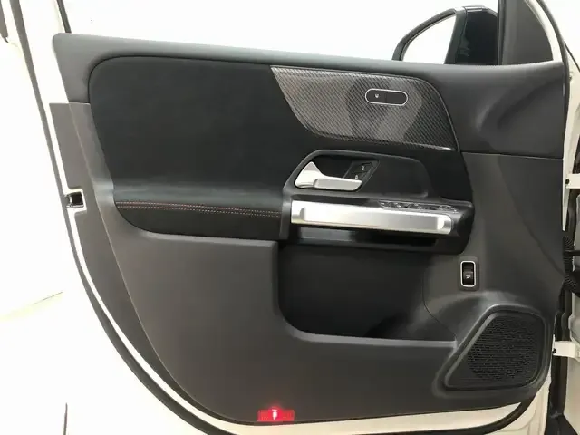 Mercedes-Benz GLB 220